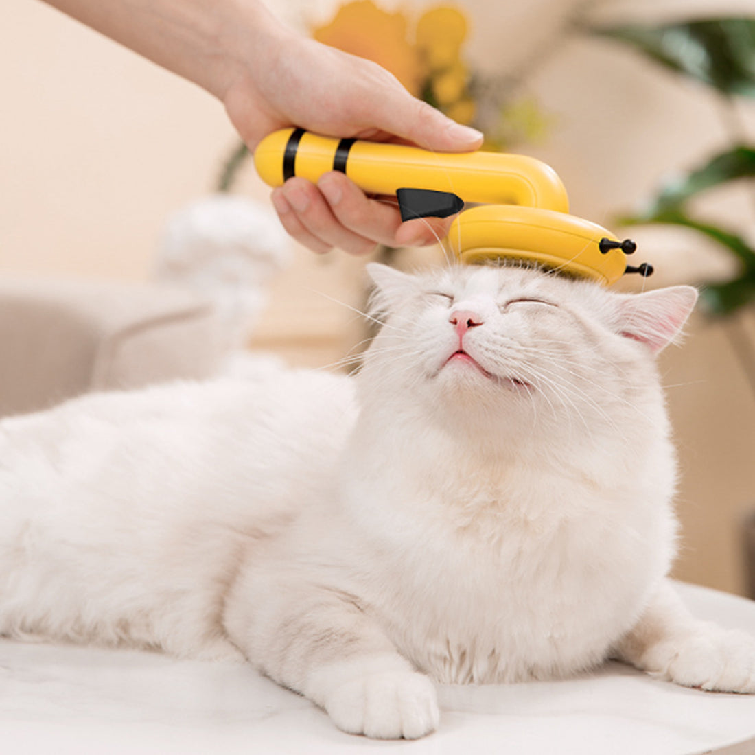 Little Bee Pet Hair Removal Comb: Gentle Grooming Tool for Dogs and Cats