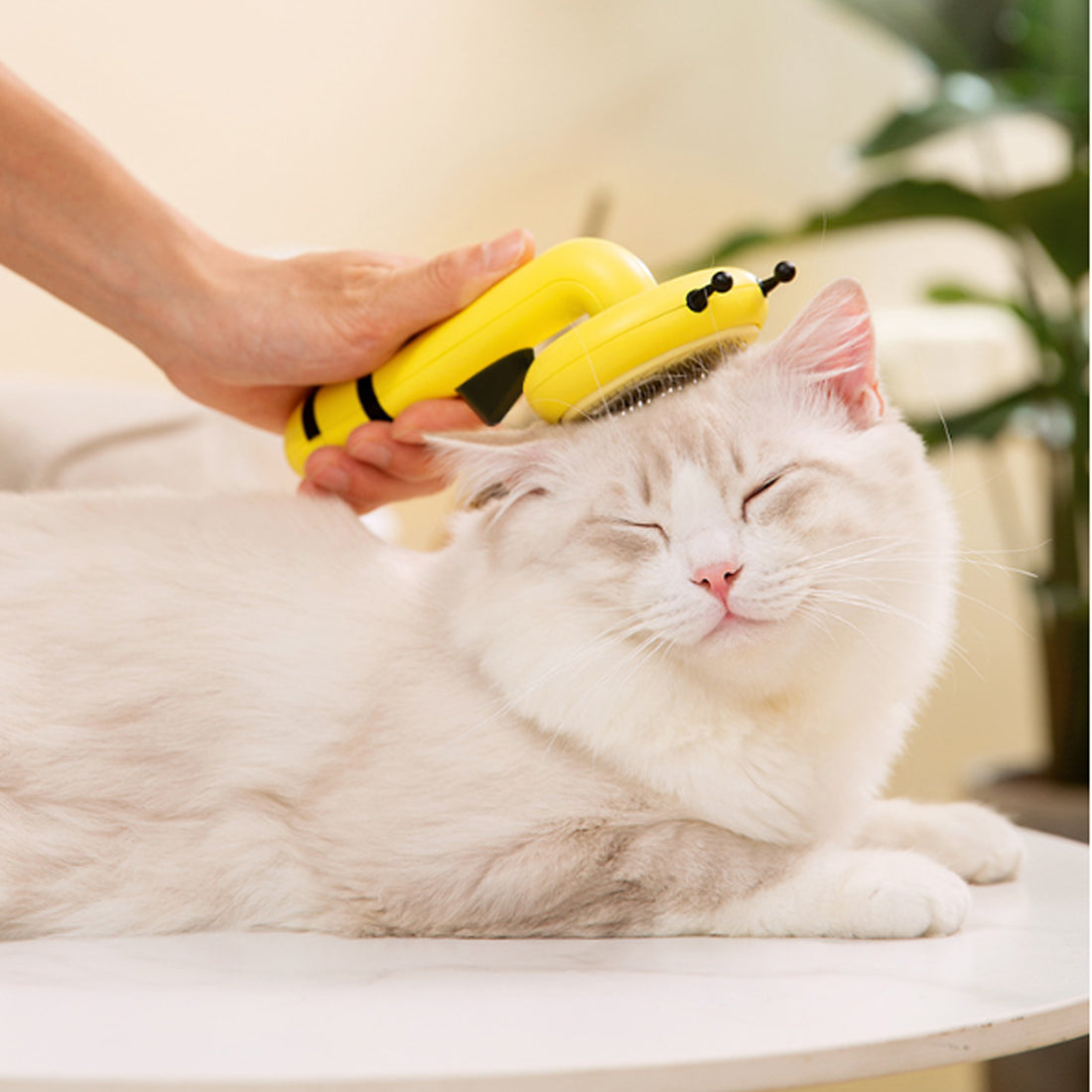 Little Bee Pet Hair Removal Comb: Gentle Grooming Tool for Dogs and Cats